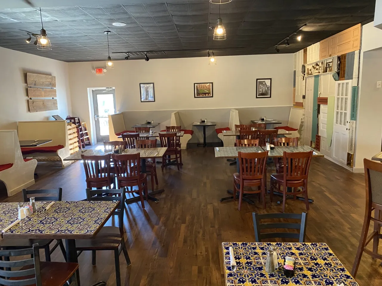 red bird bar & grille